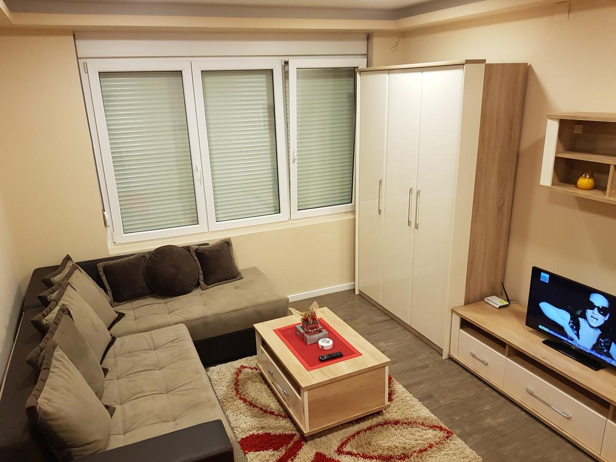 Ceca Apartman Nis Exterior foto