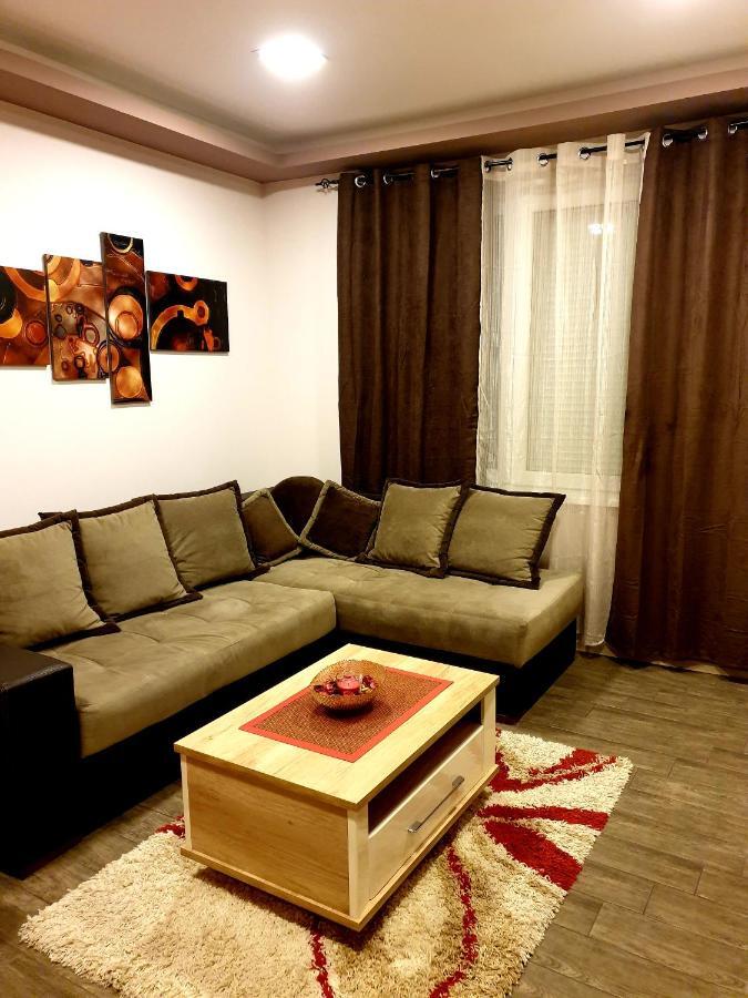 Ceca Apartman Nis Exterior foto